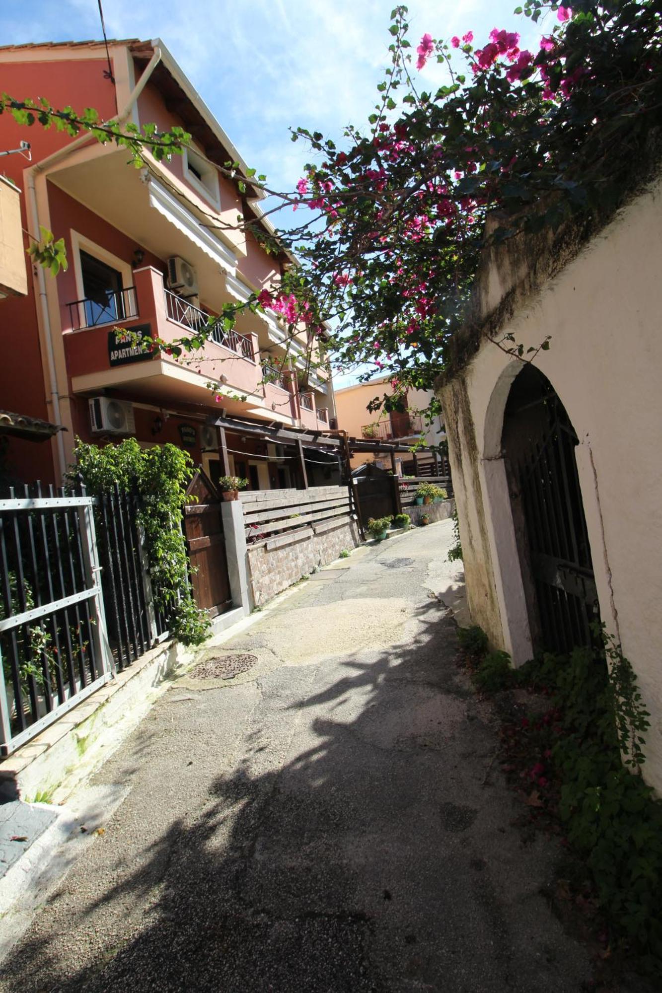 Panos Apartments بينيتسيس المظهر الخارجي الصورة