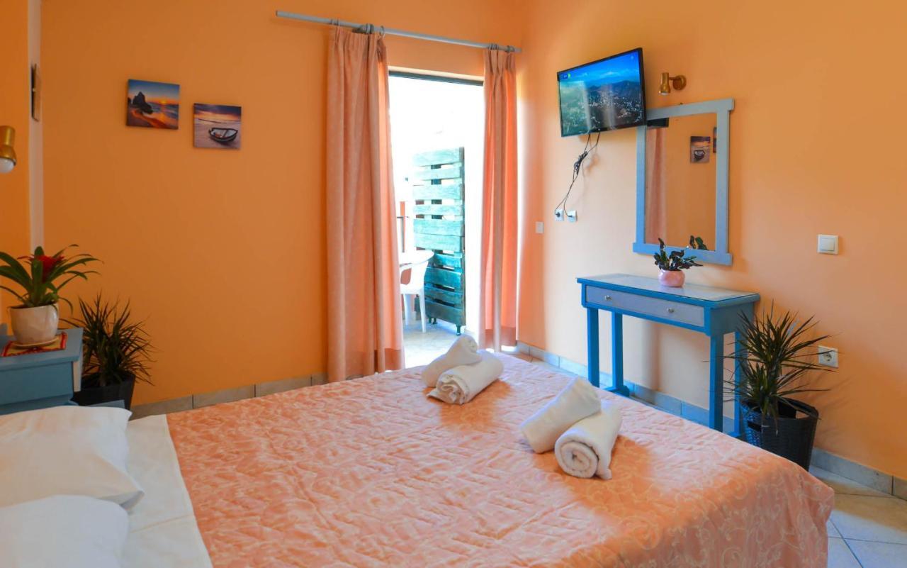 Panos Apartments بينيتسيس المظهر الخارجي الصورة
